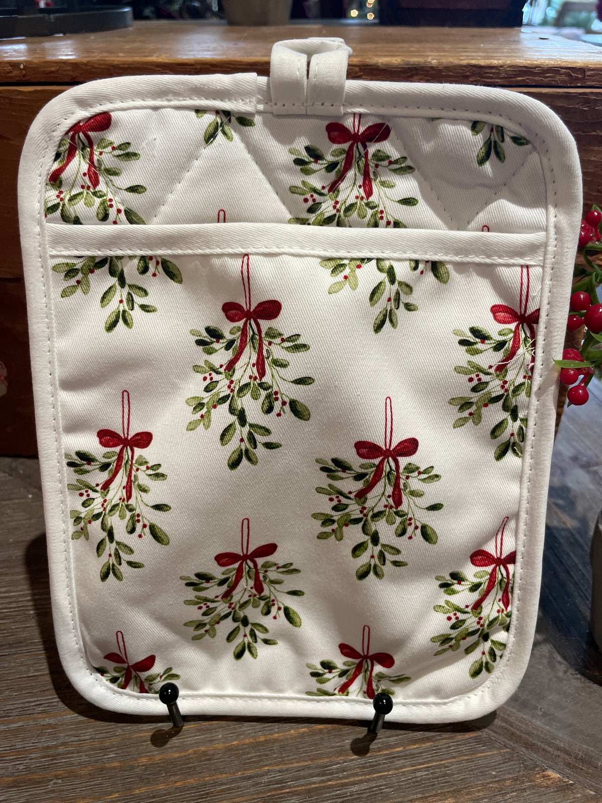Mistletoe Kisses Pocket Oven Mitt
