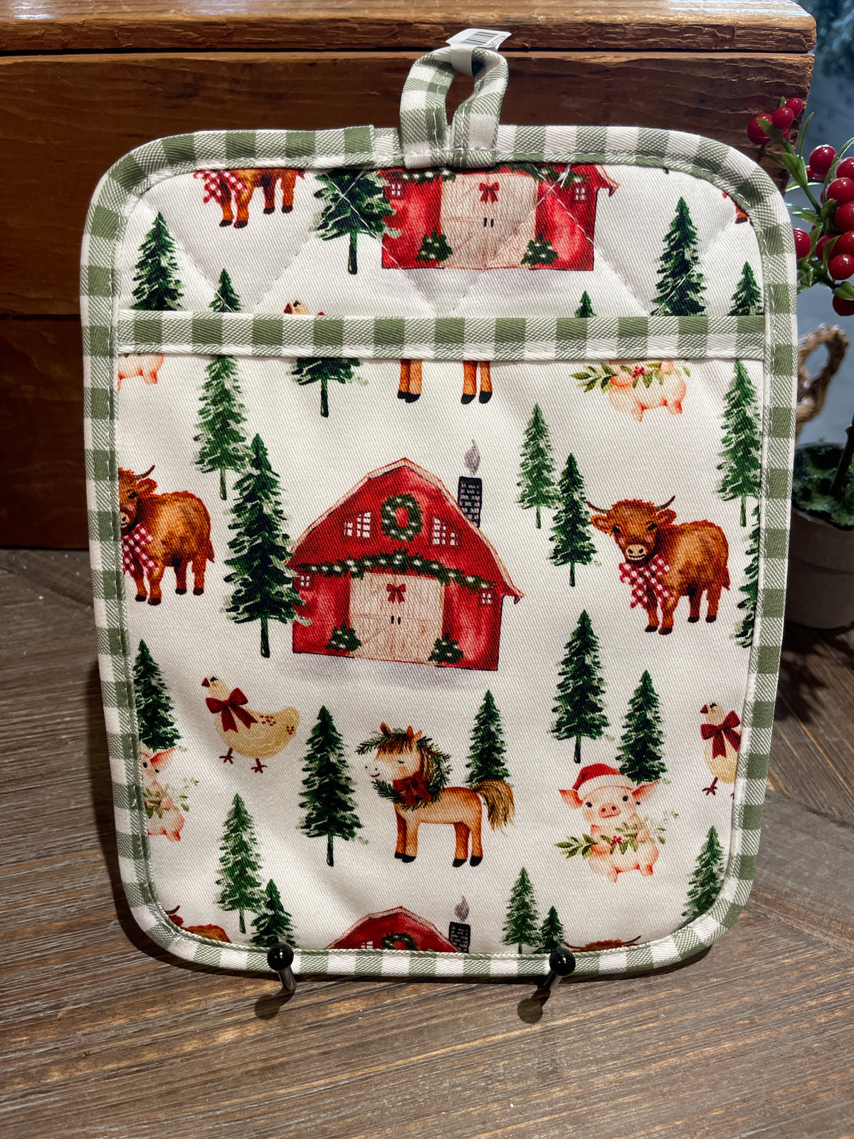 Mable's Christmas Barn Pocket Oven Mitt
