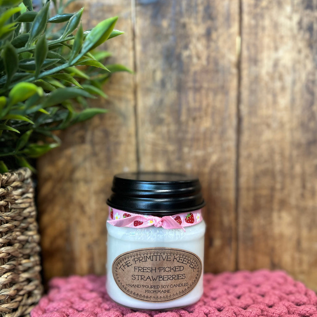 Fresh Picked Strawberries 8oz Candle