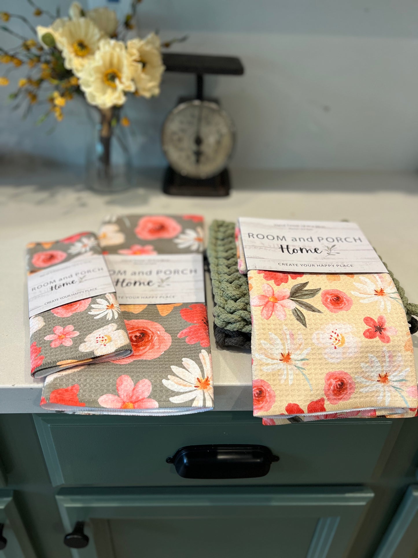 Happy Flowers - Hand Towel (Yellow)